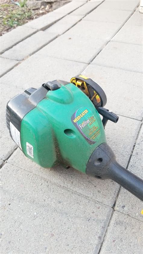 Easy way to un flood it and get back to work.this applies to chain saws, w. Weedeater Gas Featherlite SST25CE string trimmer for Sale in Visalia, CA - OfferUp