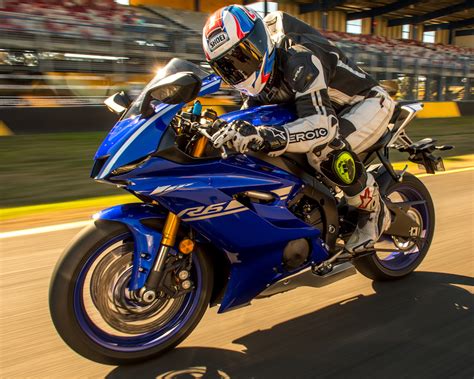 Sports bikes with superbike dna. 2017 Yamaha R6 - Australian Motorcycle News