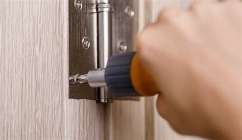 How To Properly Fix That Loose Hinge — Rismedia