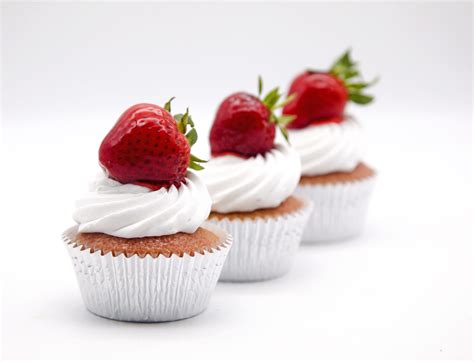 Fresh Strawberry Cupcakes Cooke S Finest