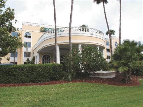 At la quinta inn & suites in kansas city, you can rest assured cleanliness is a top priority. La Quinta Inn & Suites Sarasota Downtown (Sarasota, FL ...