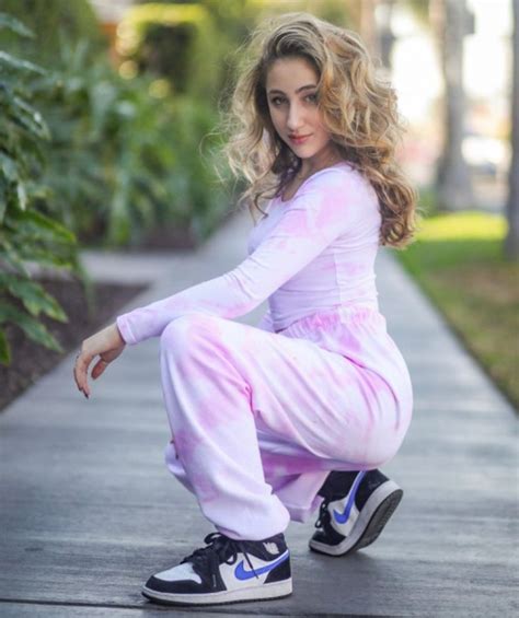 Ava Kolker In 2021 Instagram Outfits Ava Disney Princess Art