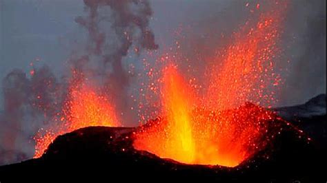 Volcanic Fissure Eruption On Eyjafjallajokull Volcano Iceland Youtube