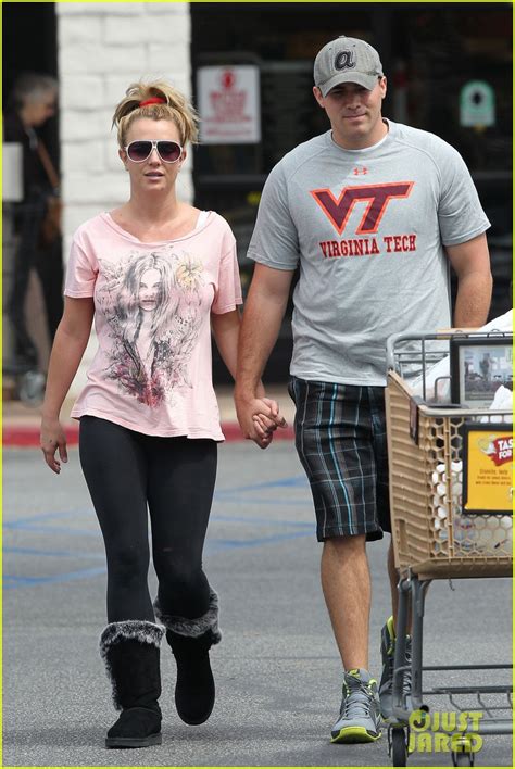 Britney Spears And David Lucado Hold Hands At Vons Photo 2843252