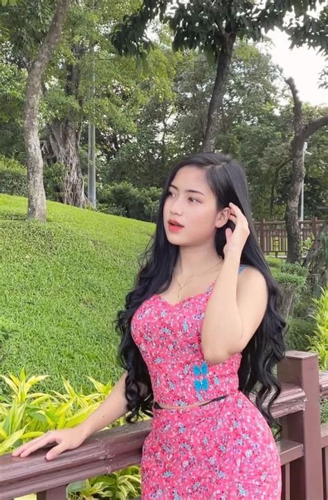 ปักพินโดย 𝓢𝓮𝔁𝔂 𝓖𝓲𝓻𝓵𝓼 ใน Myanmar Girls สาวสวย ผู้หญิง เสื้อผ้าแฟชั่น