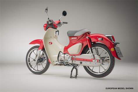 Sure, you'll love the classic look, but underneath that timeless bodywork it's packed with plenty of modern features. 2020 Honda Super Cub C125 ABS Specs & Info | wBW