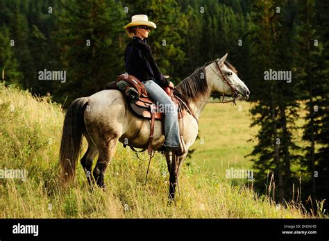 Cowgirl Horse Riding Hi Res Stock Photography And Images Alamy