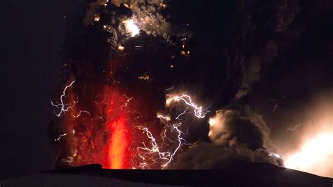 What We Know About The Natural Phenomenon Of Volcanic Lightning