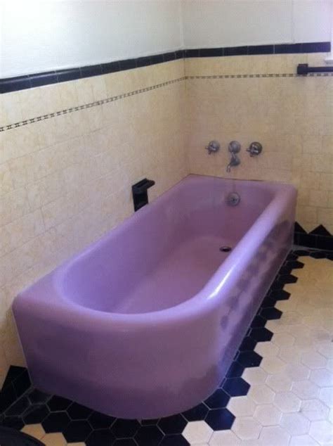 A Purple Bathtub Purple Bathrooms Vintage Bathrooms Retro Bathrooms