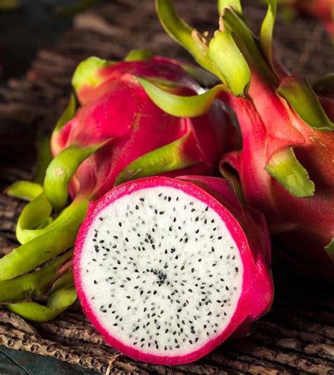 Italiano:mangiare un frutto del drago. 27 Amazing Benefits Of Dragon Fruit For Skin, Hair And Health