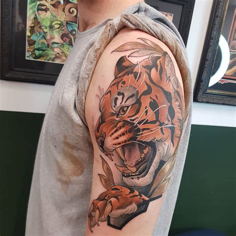 While phoenix is home he has tattooed coast to coast, from california to new york. Chris Strik @paragon tattoo, Chermside, QLD, AUS : tattoos