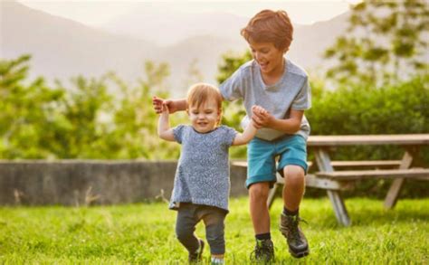 Los Hermanos Mayores Sufren Más Que Los Menores Por Ser Niñeras Emocionales