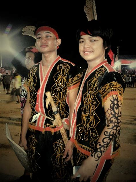 Mengenal Baju Adat Kalimantan Tengah Budayanesia