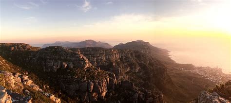 Diese aussicht auf den sonnenuntergang und kapstadt ist sicherlich eine der eindrucksvollsten. Kapstadt - Zum Sonnenuntergang auf den Tafelberg