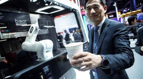 Los Cinco Robots Más Curiosos Del Congreso Mundial De Móviles Mwc Los Tiempos