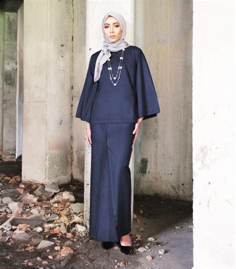 Kain songket menjadi salah satu alternatif dari kain satin. Baju Kurung Kedah Online - BAJUKU