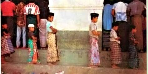 Cara melihat arah kiblat di handphone yang mau sholat di rumah tapi bingung. Salah Menghadap Kiblat Ketika Shalat, Wajib Mengulang ...