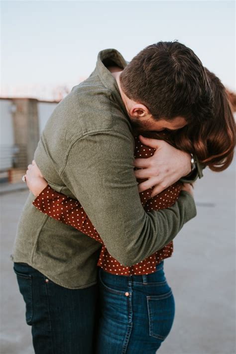 Romantic Cute Couple Hug Play Hug Romantic Couple Photography Ideas 32