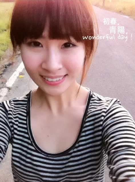 「阿福」鄧福如與y o u t u b e r「howhow」陳孜昊新婚滿一年，當年她主動出擊，靠私訊搭訕howhow，意外牽起兩人緣分。 廢人手記: Youtube 3000萬點擊 , 新人鄧福如 (上)