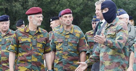 Belgisch Leger Telt 30 Officieren Met Adellijke Titel Binnenland Hlnbe