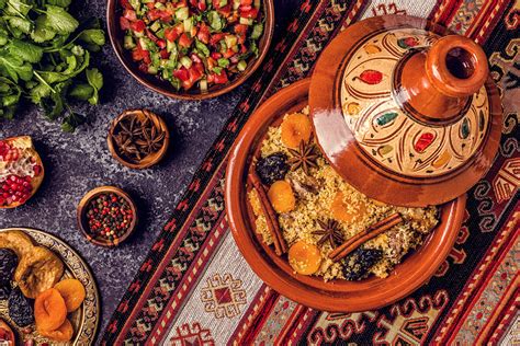 برجراف عن a traditional meal in morocco