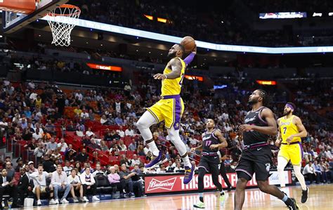 Lebron James Scores 51 Points Lakers Roll Past Heat 113 97 Kdow Am San Francisco Ca