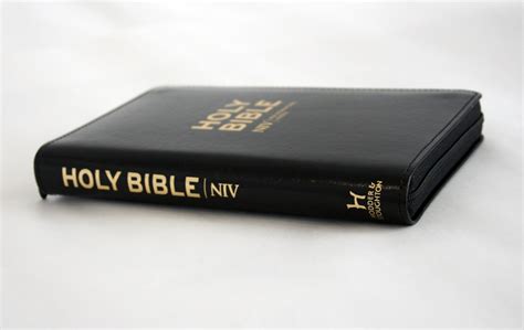 Niv Pocket Black Bonded Leather Bible With Zip Free Delivery Uk