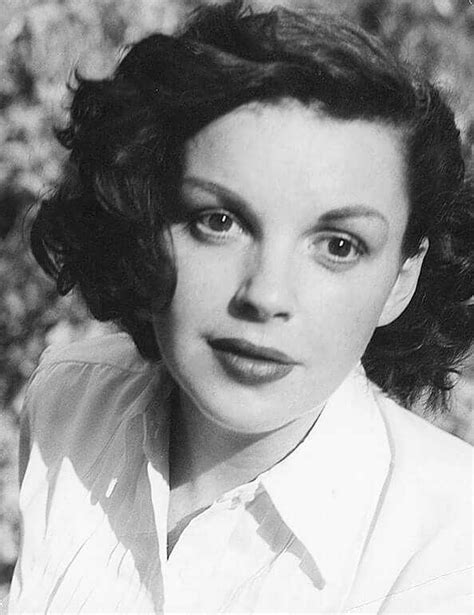 61 Judy Garland Sexy Pictures Will Spellbind You With Her Dazzling Body