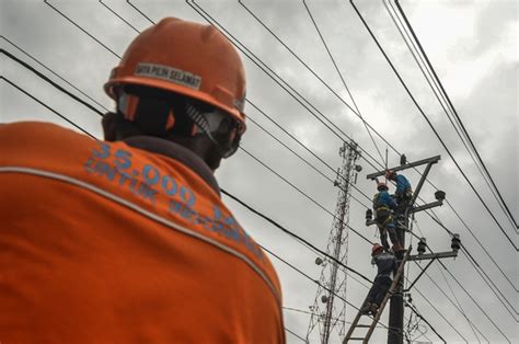 Tertarik untuk menjadi pegawai pln? Ribut Soal PLN, Berapa Gaji Pegawai BUMN? | Stories - Jeda.id