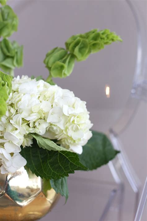 Easy Hydrangea Floral Arrangement | Hydrangea floral arrangements, Easy hydrangea, Hydrangea ...