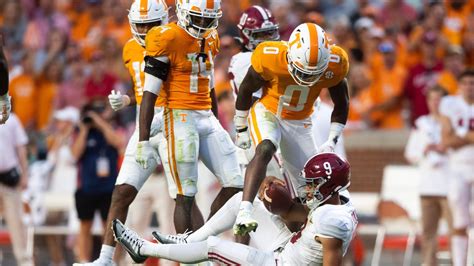 Week 9 College Football Picks Bet The Under In Kentucky Tennessee Nfl And Ncaa Betting Picks
