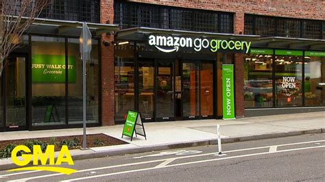 Amazon Opens Its First Cashierless Grocery Store Gma Youtube