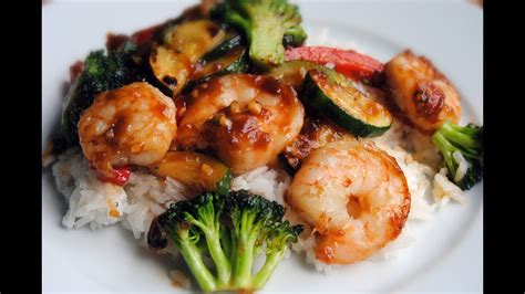 Básico en la cocina de oriente, el wok es una sartén inventada en china, que se ha hecho muy popular en occidente y resulta perfecta para el ajetreado estilo de vida actual. Receta Para Salteado de Camarones - Cómo Hacer Un Salteado ...