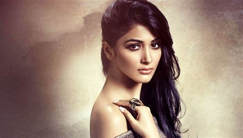 Pooja hegde is a very famous actress and former modal. Pooja Hegde Height, Weight, Age, Affairs, Wiki & Facts