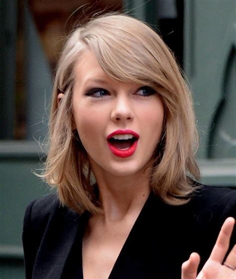 Taylor Swift Haircuts 30 Taylor Swifts Signature Frisuren Side Swept