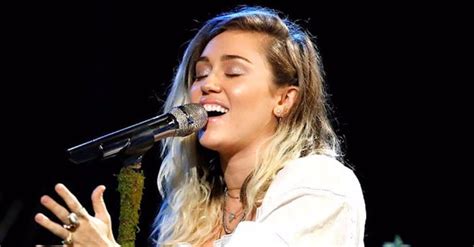 Miley Cyrus Malibu Performance On The Voice 2017 Popsugar Entertainment