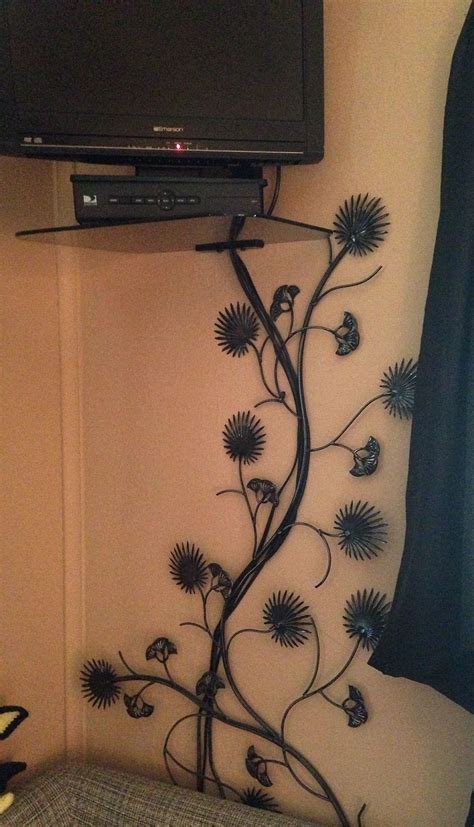 Need A Way To Hide Tv Cords Find A Vine Like Wall Decoration And Place