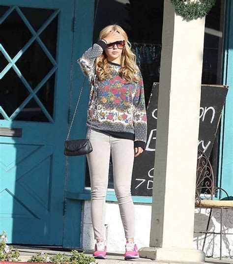 Amanda Bynes Street Style Shopping In Los Angeles Dec 2015
