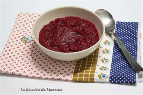 Ingredienti per 2 persone 1 barbabietola grande (cotta a vapore e sottovuoto) sbucciata e tagliata a pezzettoni impiattare la vellutata e mettere nel centro un cucchiaio abbondante di panna acida. Vellutata di sedano rapa e barbabietola - Le Ricette di Marina