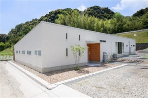 The site owner hides the web page description. 100坪の土地におしゃれな平屋の家を建てる!価格や間取りの ...