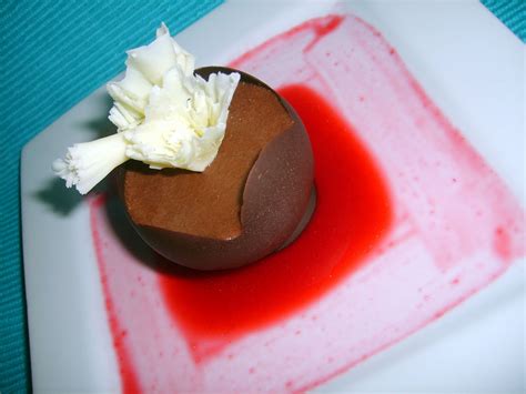 There are 157 calories per portion in this white chocolate mousse with raspberry coulis recipe, which means it falls into our everyday light category. Caketopia: Mini Quick Chocolate Mousse Cups with Raspberry ...