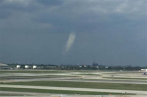 Tornado Touches Down In Chicago Tuesday 1st Time In A Decade Video