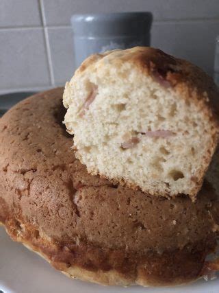 2 cucchiai di cacao amaro. Ciambellone salato senza uova e latte e burro prosciutto e ...