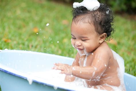 We've found the best bubble baths that use natural ingredients & are safe for baby. A Bubble Bath for a Bubbly Baby Girl - Miette Photography