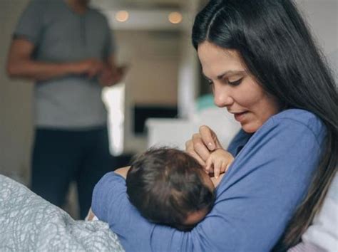 Disebabkan itu, apakah cara hilangkan bengkak susu ini? 5 Cara Mengatasi Bengkak Payudara Saat Menyapih Si Kecil