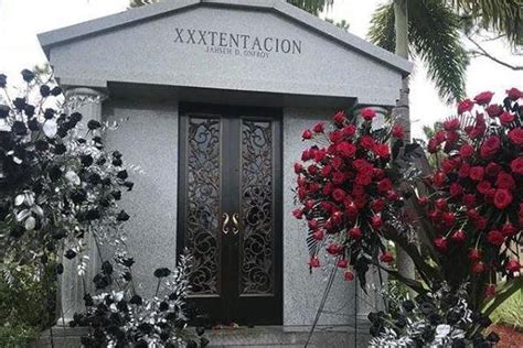Xxxtentacion Death Slain Rappers Mother Shares Picture Of His Tomb