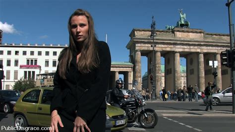 Harmony Rose Is Bound And Naked In Front Of One Of Europe S Most Famous Monument Porn Pictures