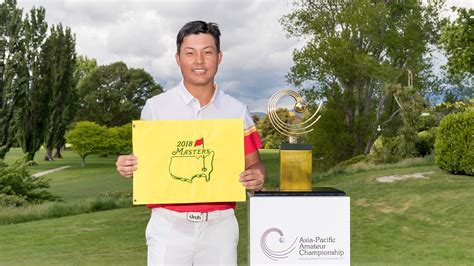 Lin Yuxin Holds The Masters Pin Flag While Standing Next To The Trophy
