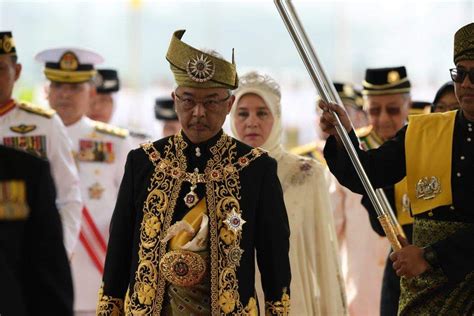 يڠدڤرتوان اڬوڠ) ialah gelaran rasmi bagi ketua negara malaysia. TAK puas memandang dan memuji kekacakan Raja dan ...