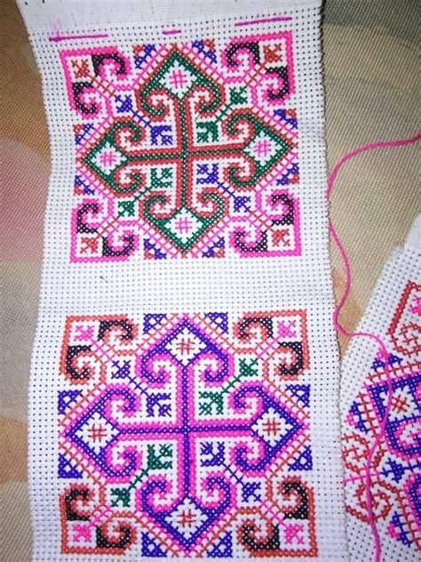 17.680 saniyelik closeup hmong traditional cross stitch, stok videoyu 25fps çözünürlükle alın. Hmong cross-stitch | Cross stitch heart, Cross stitch designs